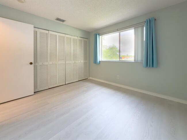 Building Photo - 1705 SW 110th Terrace