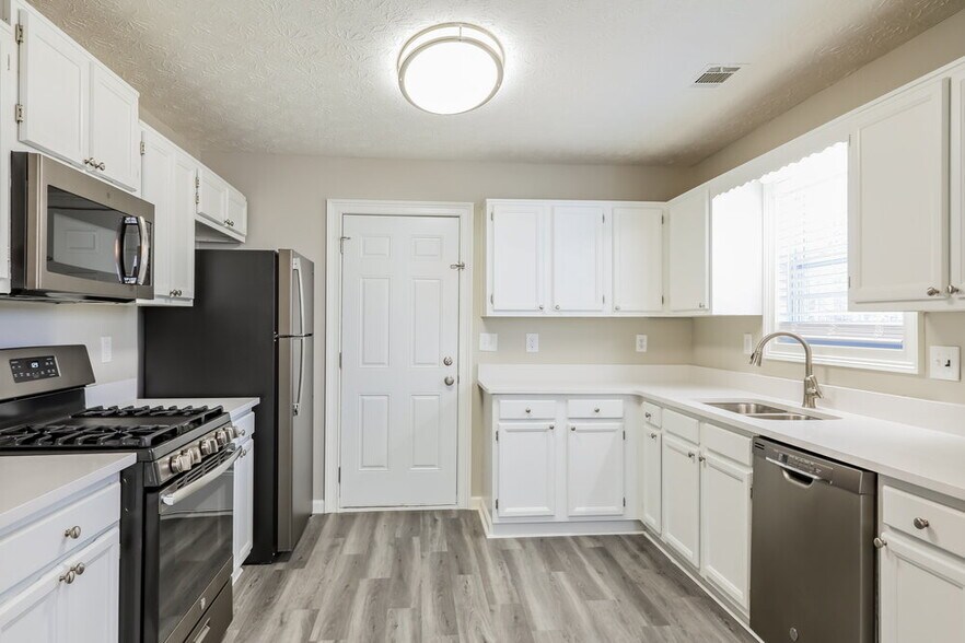 Building Photo - 2600 Trotters Walk Trail