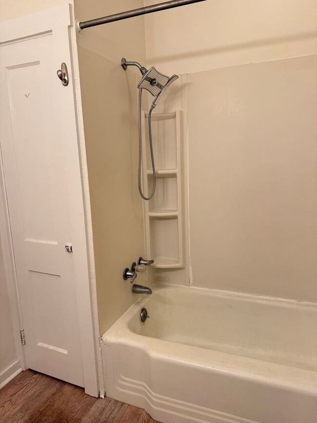 Building Photo - 316 S Broad St