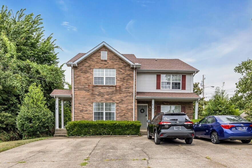 Building Photo - 611 Doane Dr
