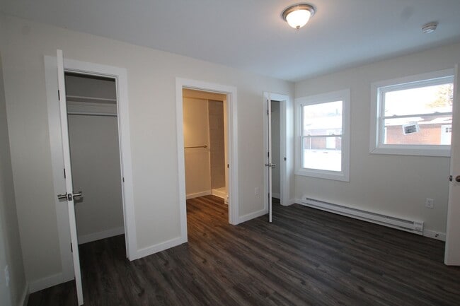 Building Photo - Beautifully remodeled and completed 1 Bedroom apartment. FREE MONTH OF RENT!*