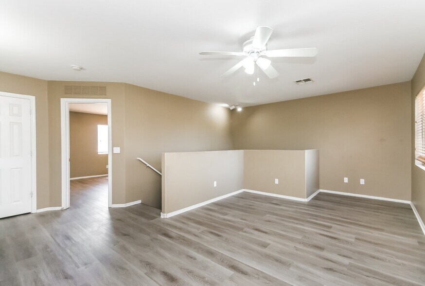 Building Photo - 3301 W Carlos Ln