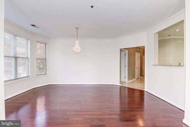 Building Photo - 1860 Stratford Park Pl