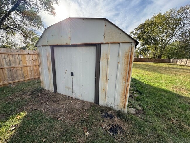 Building Photo - 2 bedroom 1 bath home in Colona