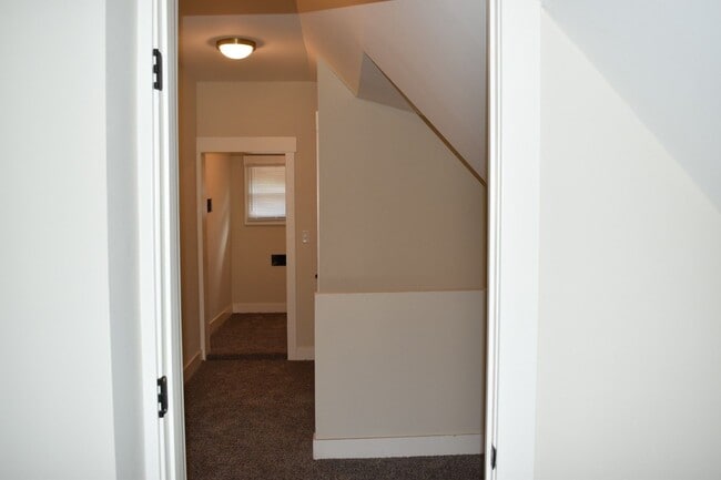 Building Photo - Renovated 3 Bedroom in Shelby Park close to Logan Street Market