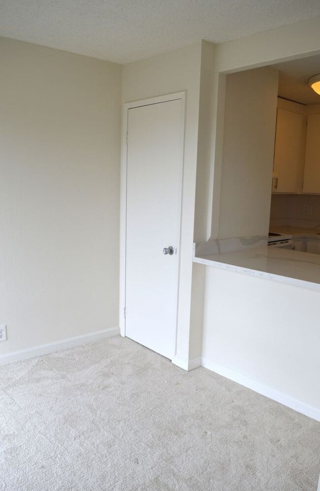 Building Photo - Nicely Updated and Pet Friendly Sausalito ...