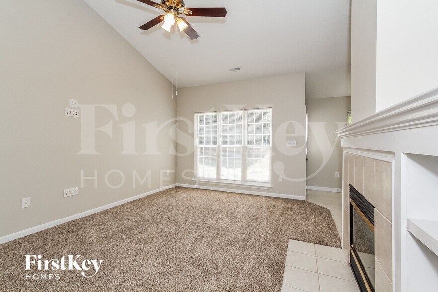 Building Photo - 11718 Black Maple Ave