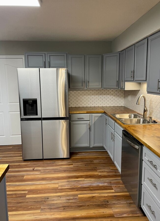 Building Photo - Recently Updated 4Bdrm/2bath home!