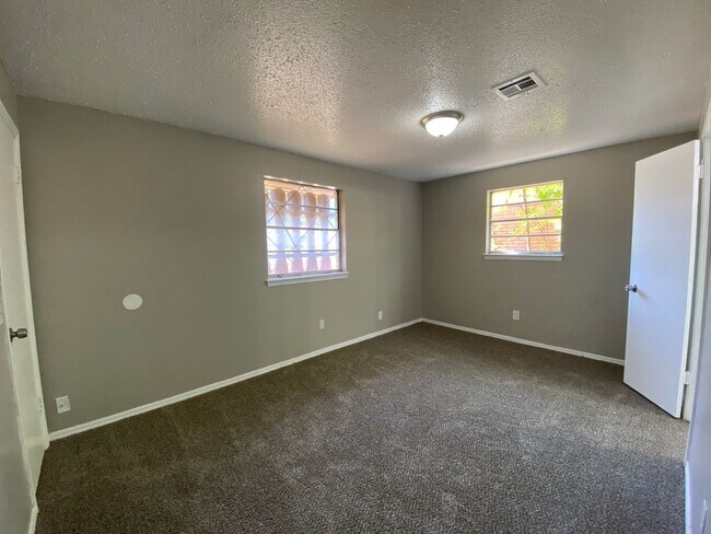 Building Photo - 5309 Creekwood Terrace