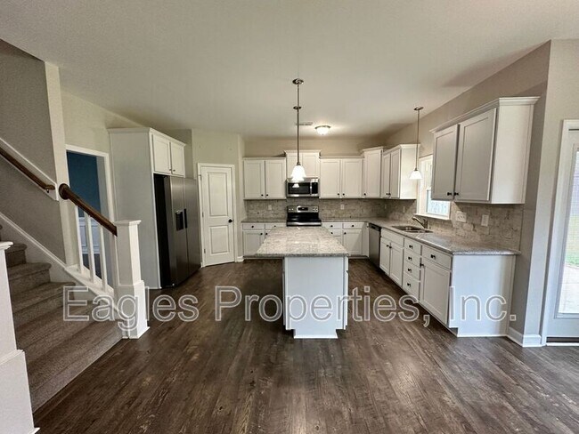 Building Photo - 451 Fallingbrook Dr