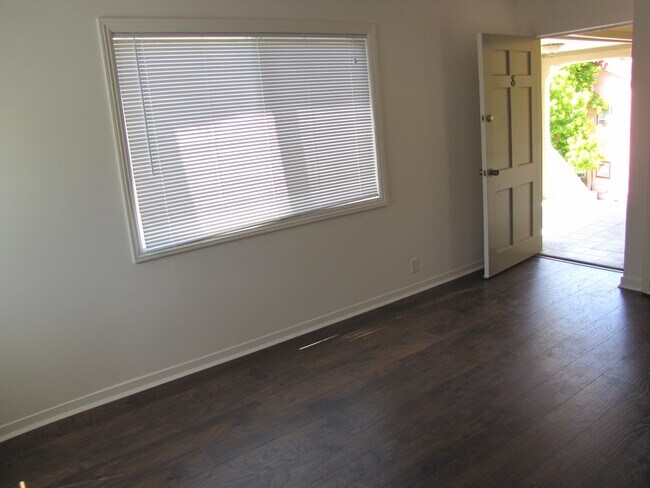 Building Photo - 8 Dell St