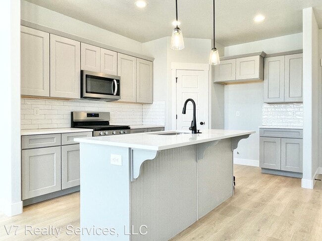 Building Photo - 3 br, 2.5 bath House - 4306 W. Silver Peak...