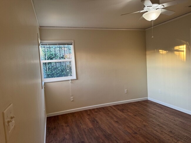 Building Photo - 2 Bed 1 Bath House in Oakland