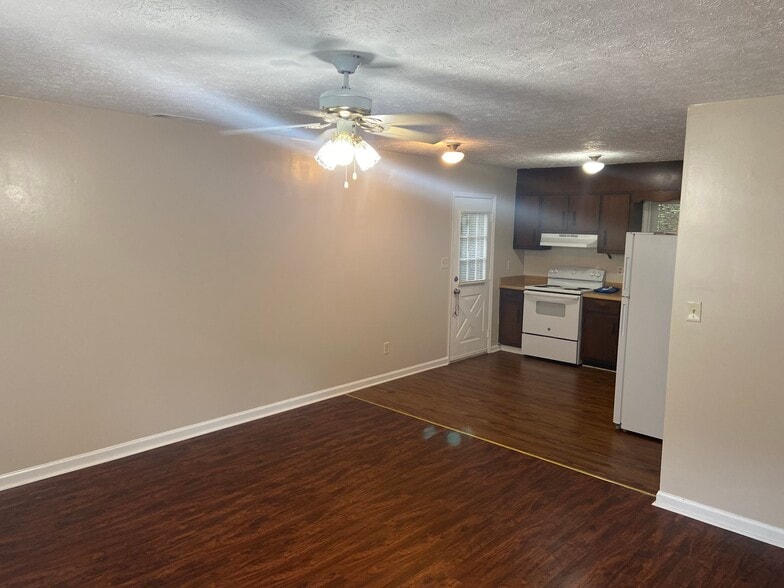 New appliances in kitchen - 613 Chulio Rd SE