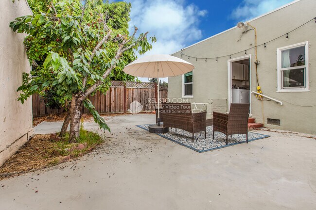 Building Photo - 2720 Bellaire Pl