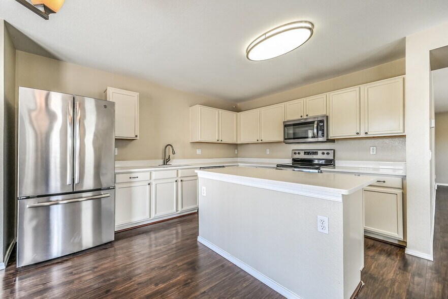 Building Photo - 15331 W Cameron Cir