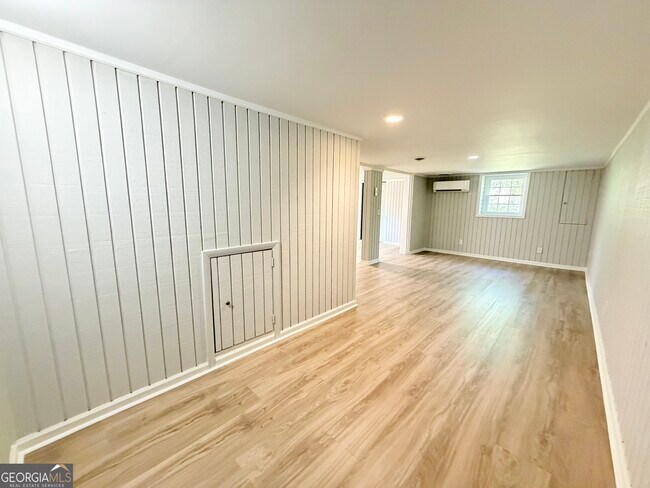 Building Photo - 125 Lillian Dr