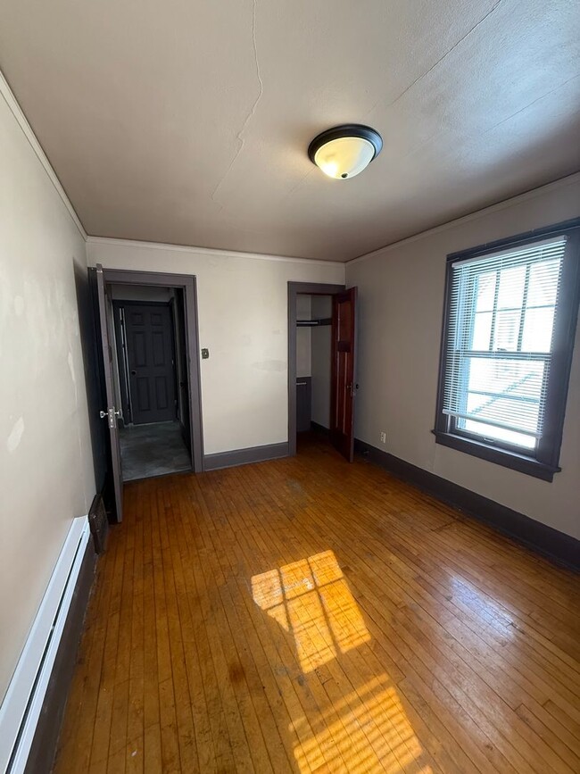 Building Photo - 1574 S Union St