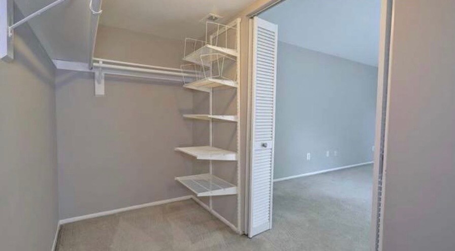 Building Photo - 2060 Royal Fern Ct