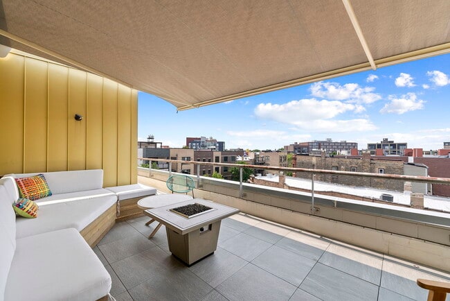 Building Photo - 2300 W Armitage Ave