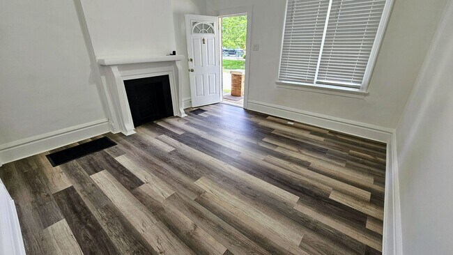 Building Photo - Stunning Renovation with Granite Countertops!