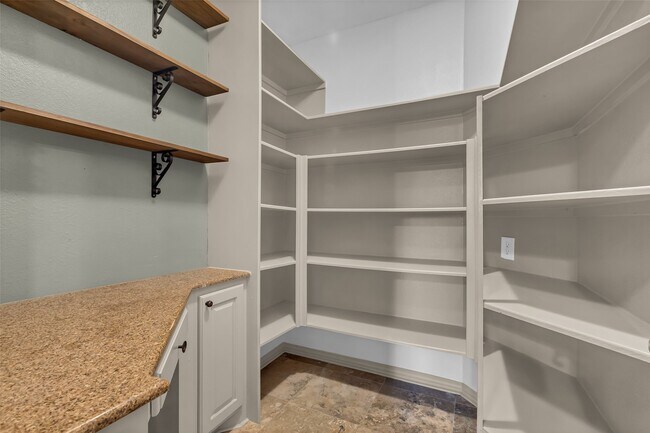 Building Photo - 19309 Whispering Grove E