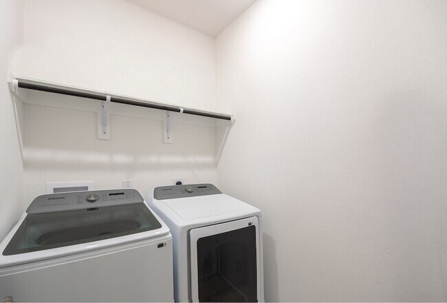 Building Photo - 8145 Overland Grv