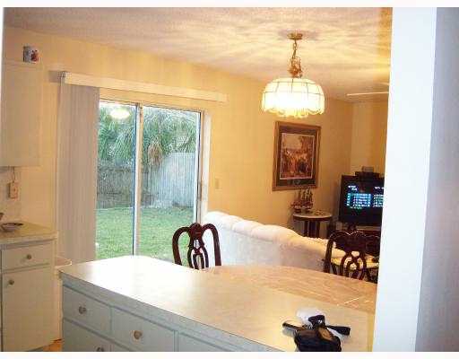 kitchen to living slider & yard - 1916 Marcia St