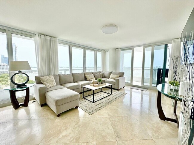 Building Photo - 1717 N Bayshore Dr