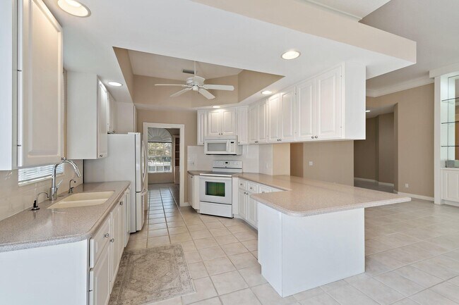 Building Photo - 8120 SE Paurotis Ln