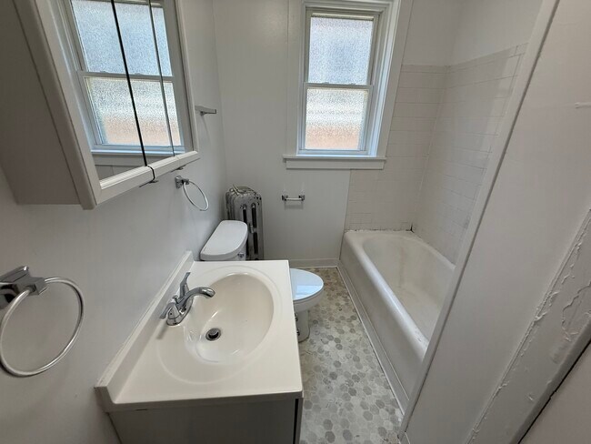 Building Photo - 5912 W 26th St