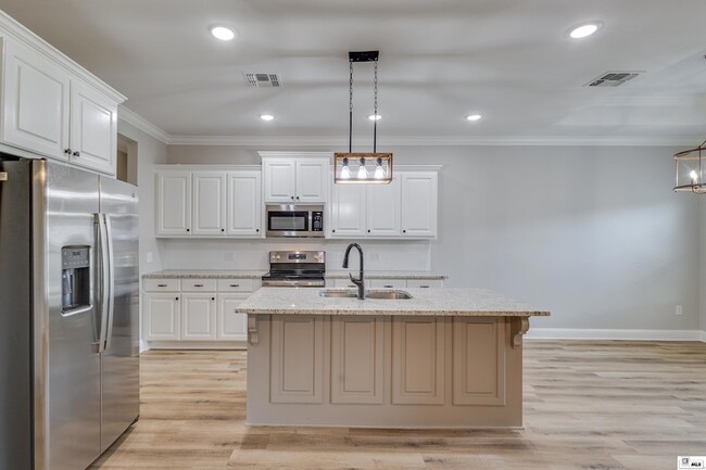 Building Photo - 134 Clearwater Cir