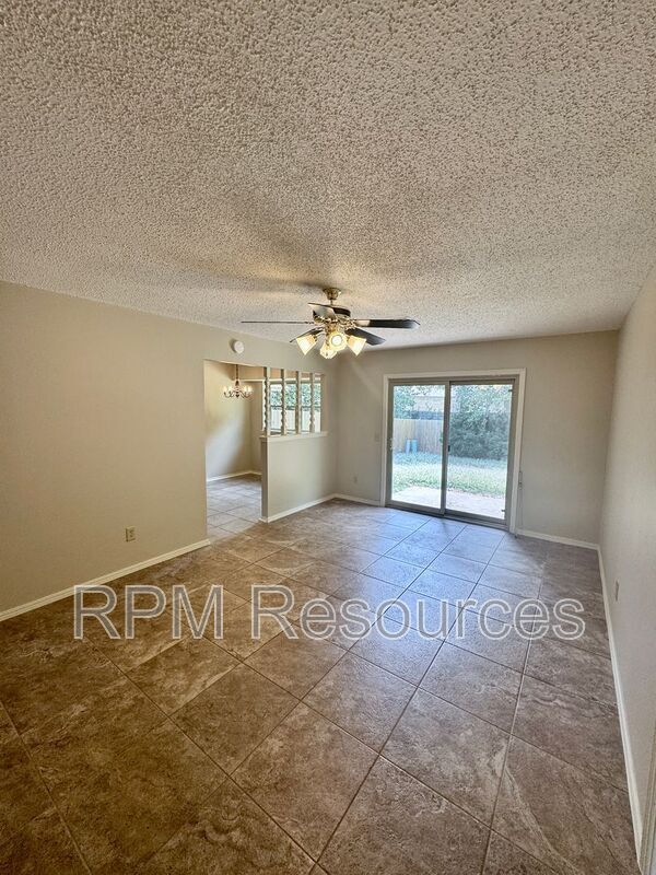 Building Photo - 405 Meadow Lake Dr