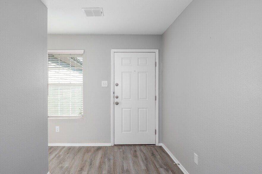 Building Photo - 7601 Bluebell Ln