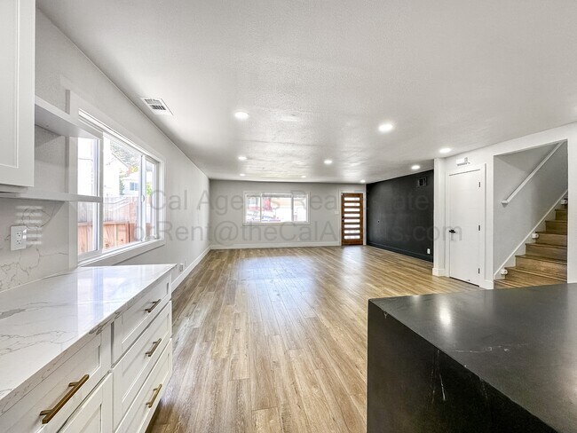 Building Photo - 16624 Selby Dr