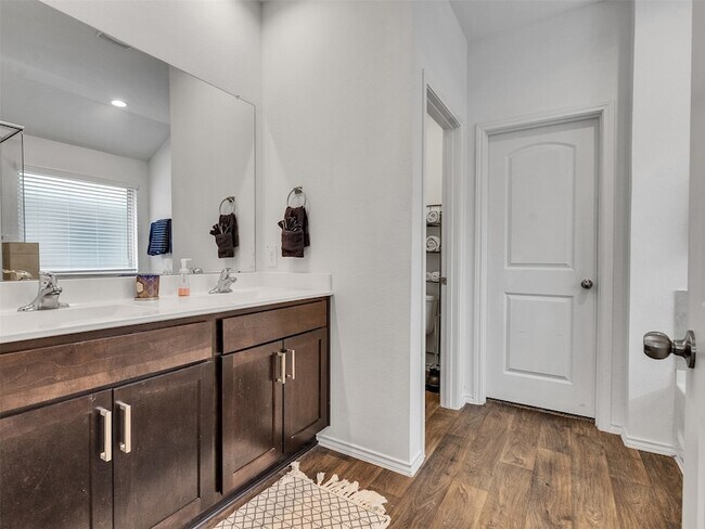 Building Photo - 2521 Honey Nest Ln