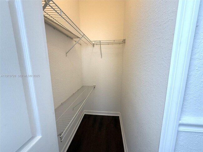 Building Photo - 10802 NW 84th Ln