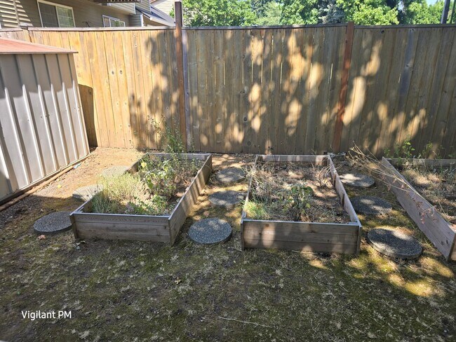 Building Photo - Amazing 3 bedroom home