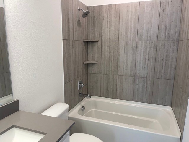 Building Photo - 233 Bridgewater Ave