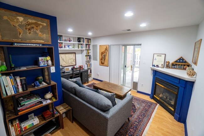Building Photo - 8538 Towne Manor Ct