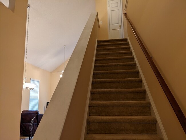 Building Photo - 960 Cinnamon Dr