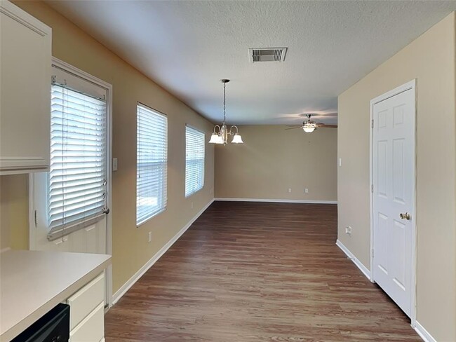 Building Photo - 3642 Apple Dale Dr