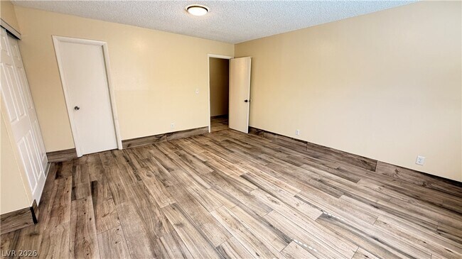 Building Photo - 3090 E Desmond Ave