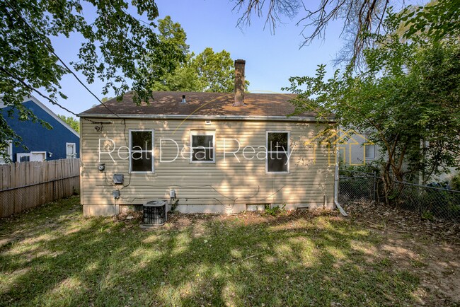 Building Photo - 3345 N 36th Ave