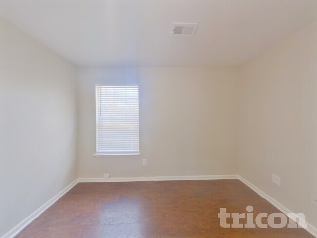 Building Photo - 204 Yukon Dr