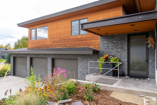 Building Photo - 229 Arbour Dr E
