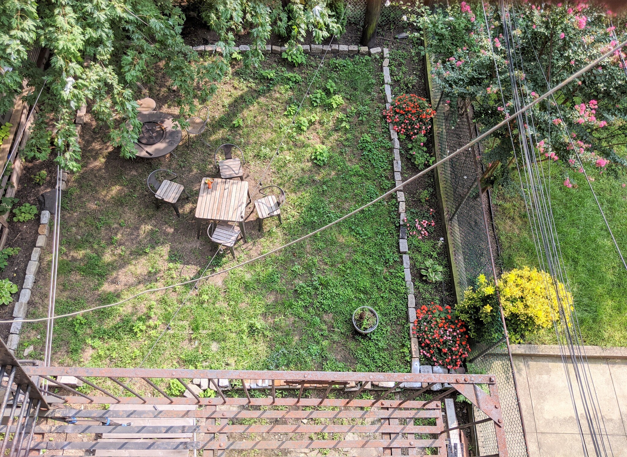 Building Photo - 202 Java St