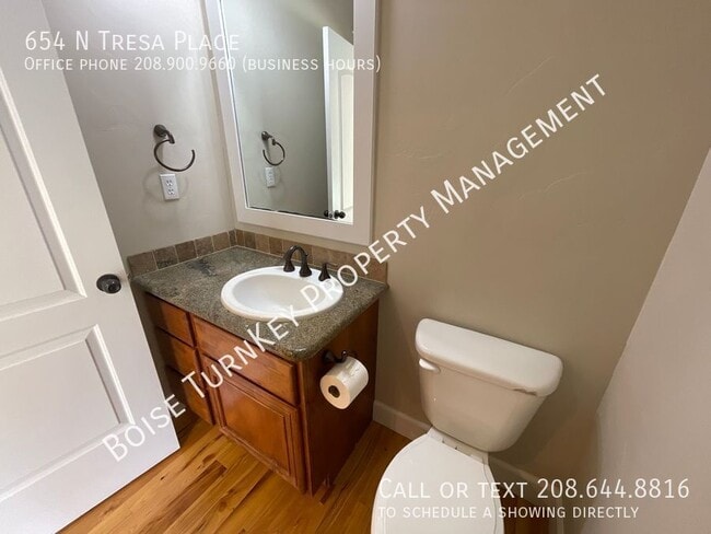 Building Photo - 654 N Tresa Pl