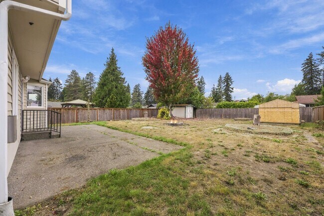 Building Photo - 6748 3rd Way SE