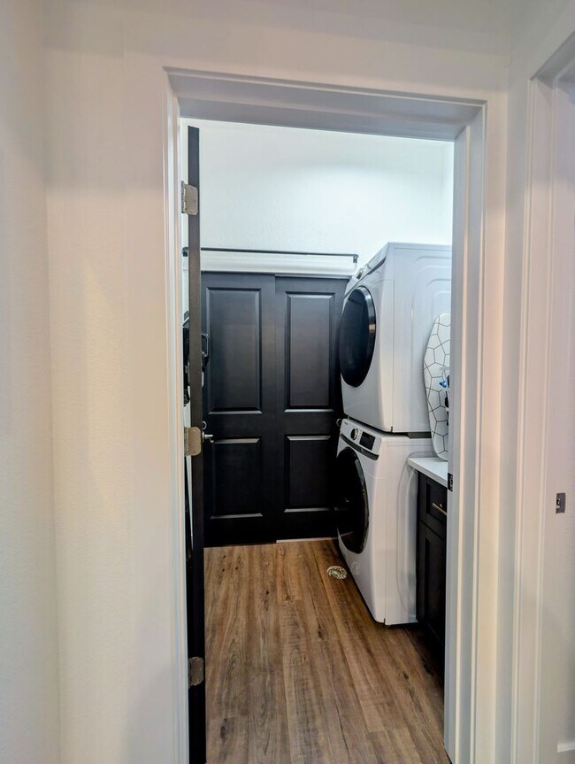 Building Photo - Long Realty & Property Management - 2 Bedroom 2 Bathroom condo in Aurora